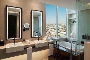 کارگزار هتل شرایتون دبی مال امارات دبی