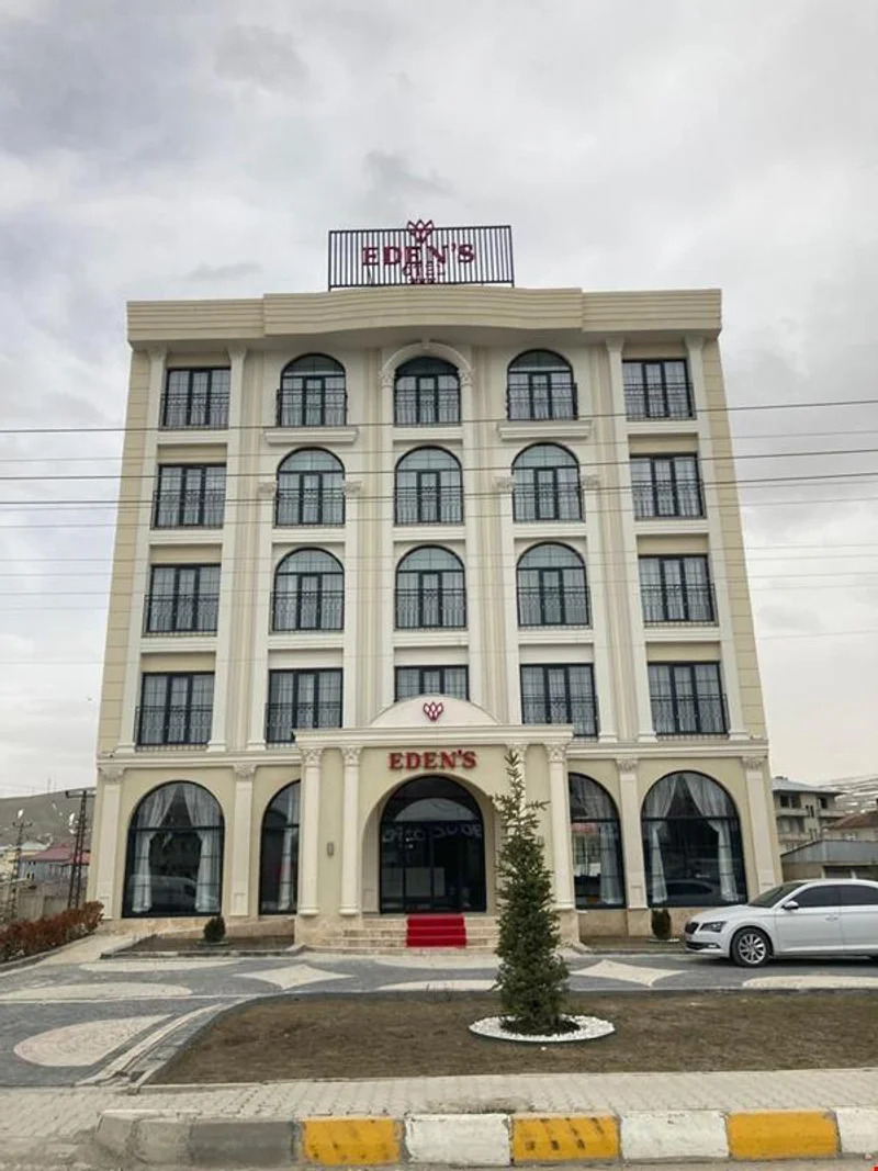 هتل ادنز وان