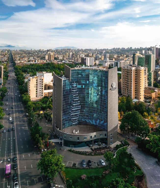هتل هیلتون داون تاون ایروان